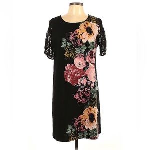 LUXOLOGY Dress Black Floral Large Lace Sleeves Shift Straight